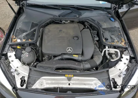 2019 Mercedes-Benz C 300 4Matic z USA, uszkodzony, nr VIN WDDWJ8EB4KF843723